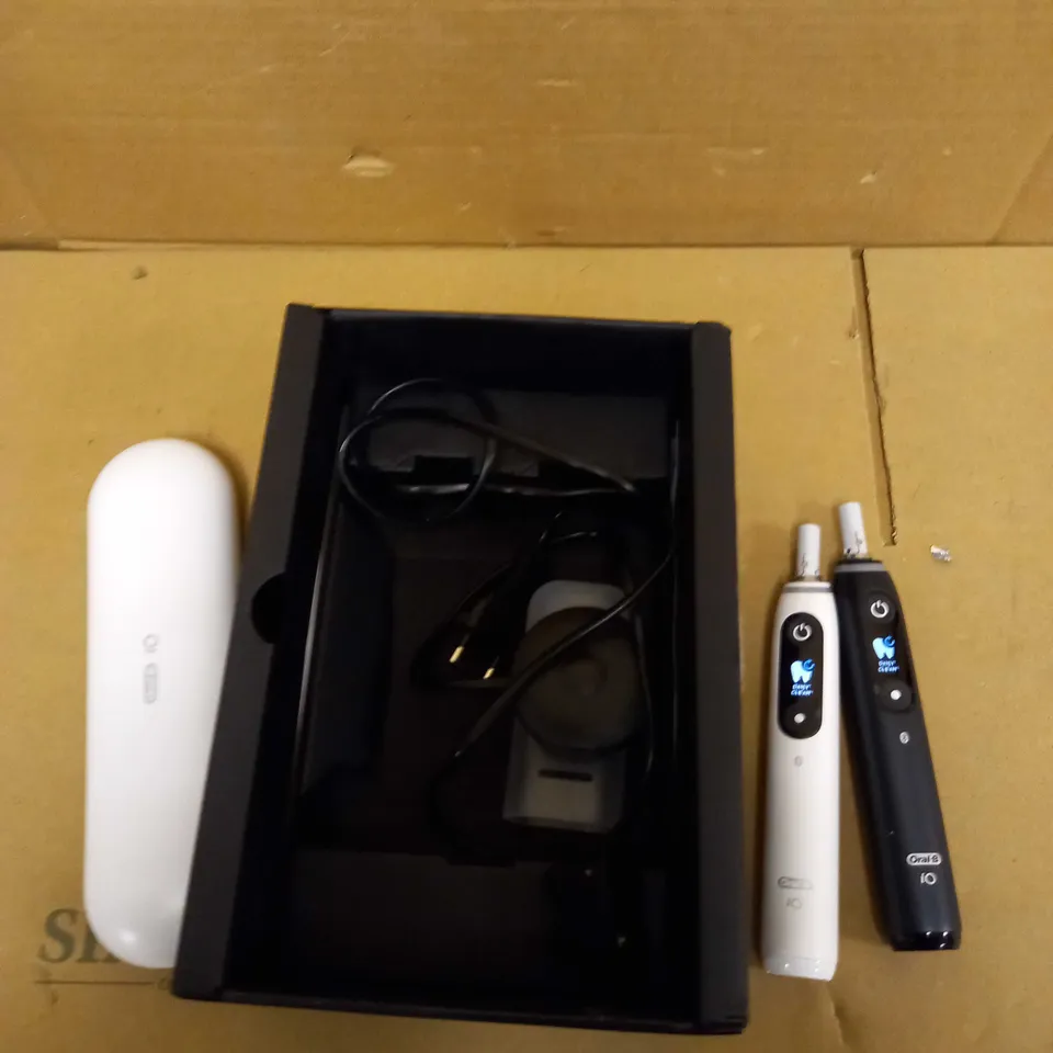 ORAL-B IO8 - ELECTRIC TOOTHBRUSH SET