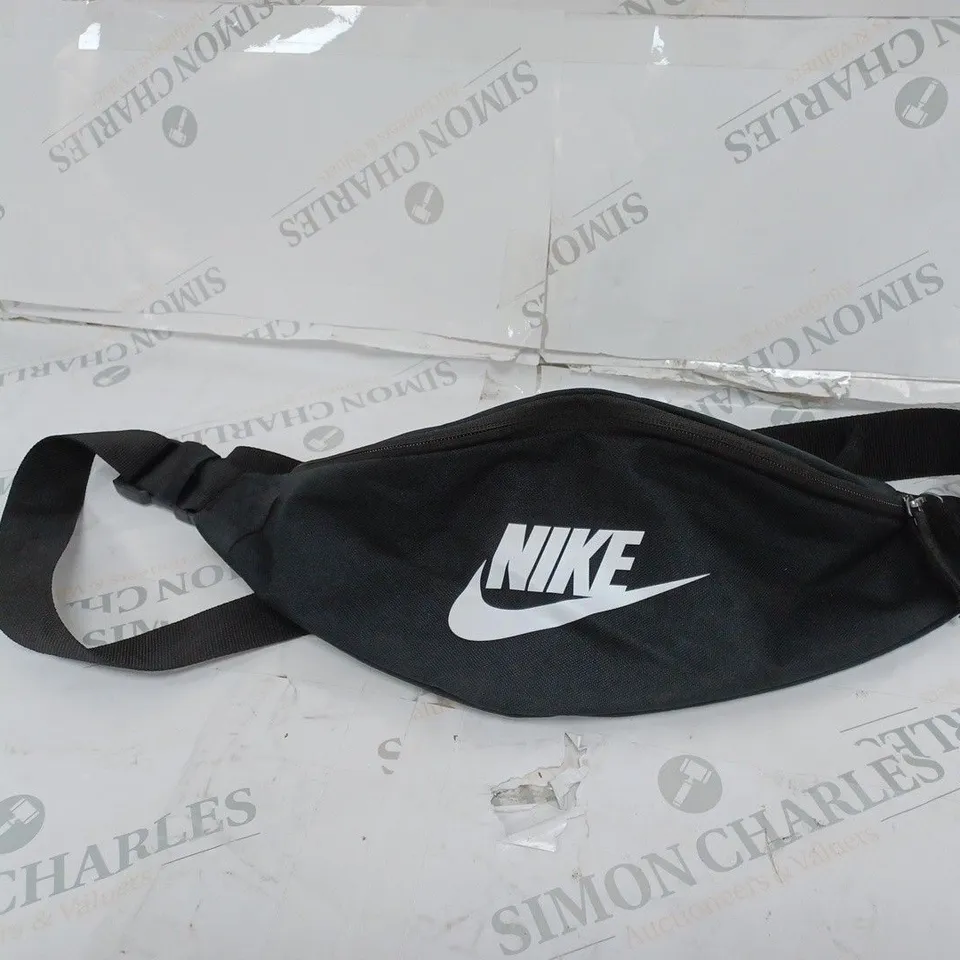 NIKE BLACK LOGO WAISTBAG