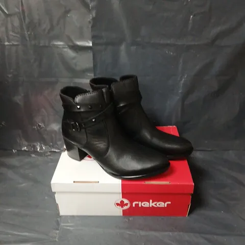 BOXED PAIR OF RIEKER ZIP BOOTS IN BLACK - SIZE 39