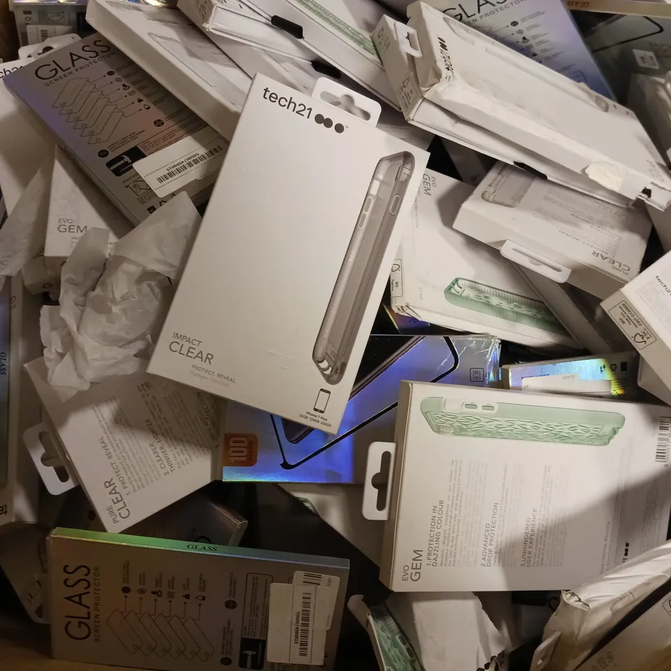 BOX OF APPROXIMATELY 100 ASSORTED ITEMS TO INCLUDE - TECH21 IMPACT CLEAR FOR IPHONE 7 PLUS , TECH21 EVO GEM , TECH21 PURE CLEAR IPHONE 8 PLUS / IPHONE 7 PLUS ETC - COLLECTION ONLY