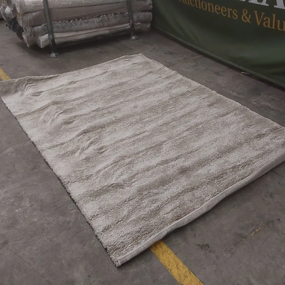 QUALITY DESIGNER AREA RUG - APPROXIMATELY 277 x 202cm