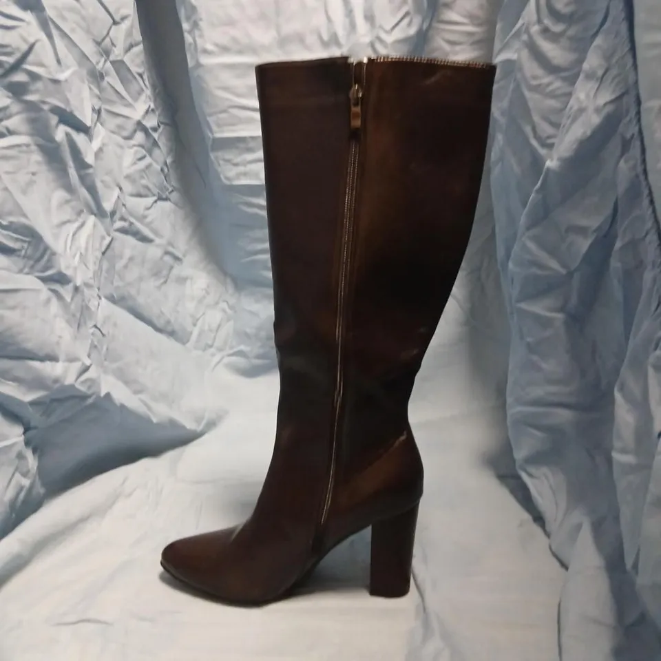  BROWN LEATHER KNEE-HIGH BOOT WITH ZIP – WOMEN'S FOOTWEAR UK 4 (EU 37)