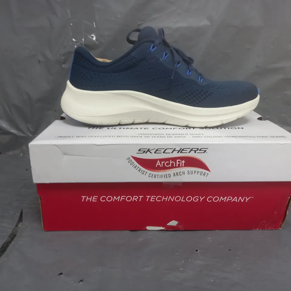 SKECHERS ARCH FIT TRAINERS BLUE SIZE 7