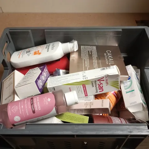 BOX OF APPROXIMATELY 10 ASSORTED BEAUTY PRODUCTS INCLUDING CERVE EYE CREAM, NATURE SPELL TONER AND SADOER SUNSCREEN LOTION
