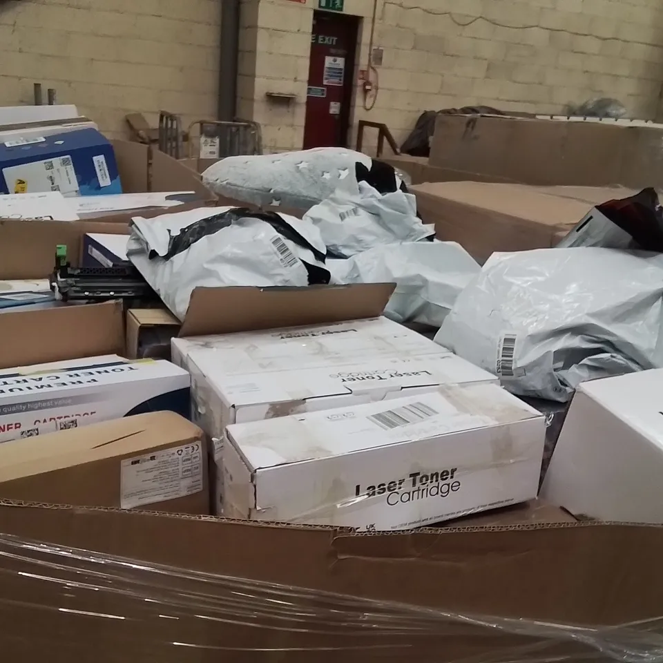 PALLET CONTAINING A LARGE QUANTITY OF LASER TONER CARTRIDGES 