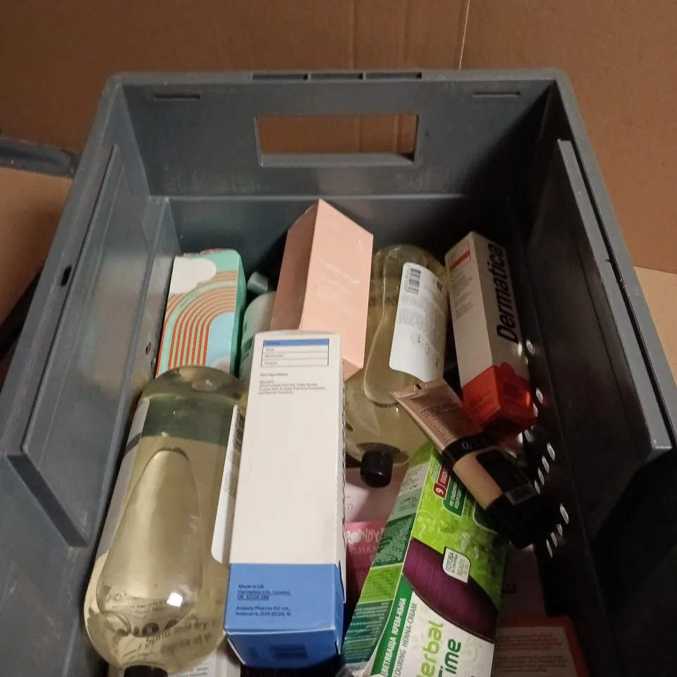 APPROXIMATELY 15 ASSORTED COSMETIC ITEMS INCLUDING DERMATICA CLEANSER , DERMATICA SOOTHING GEL AND ELF FOUNDATION 