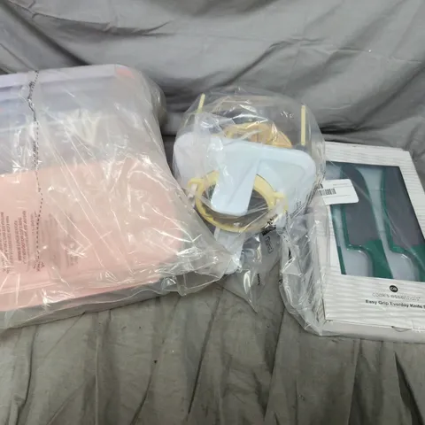 APPROXIMATELY 10 ASSORTED HOUSEHOLD PRODUCTS TO INCLUDE STORAGE CONTAINERS, KNIFE SET, HOME DECOR ETC 