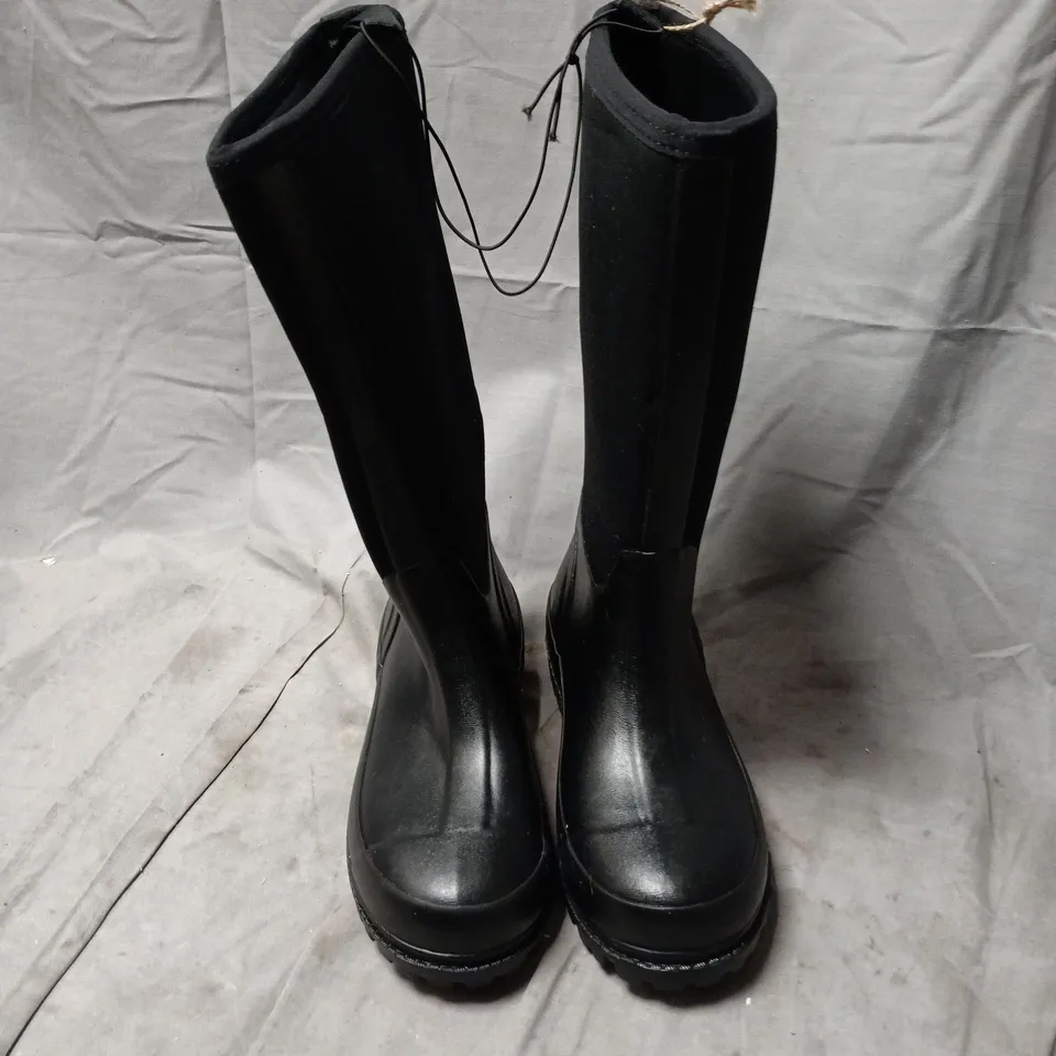 MOUNTAIN WAREHOUSE WOMEN'S BLACK KNEE-HIGH RUBBER BOOTS WITH LUG SOLE SIZE 4 UNBOXED