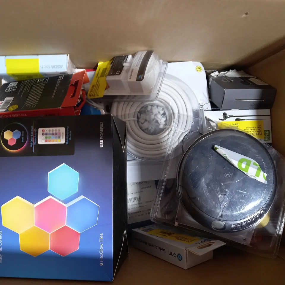 LOT OF APPROXIMATELY 20 ASSORTED HOUSEHOLD ITEMS TO INCLUDE ASDA TECH BLUETOOTH SPEAKER, BLACKWEB SLIM POWER BANK, ASDA TECH POWER BANK, ETC