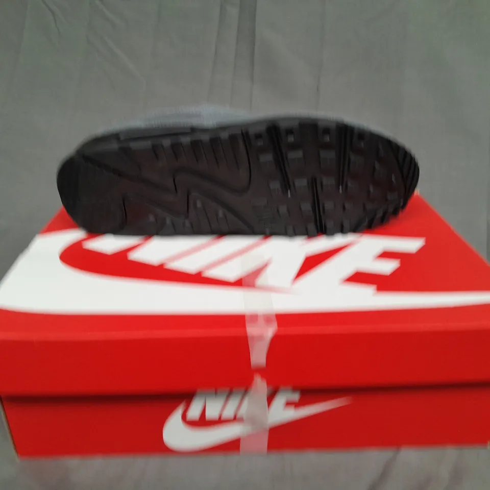 BOXED PAIR OF NIKE AIR MAX 60 COOL GREY SIZE UK 9