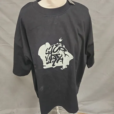 MERTRA NAME CARRIES WEIGHT TEE IN BLACK SIZE M