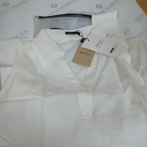 MOTF WHITE SLEEVLESS SHIRT - SIZE SMALL