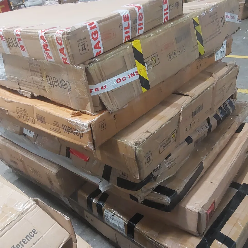 PALLET CONTAINING A LARGE QUANTITY OF ASSORTED DESIGNER DANETTI FURNITURE PARTS