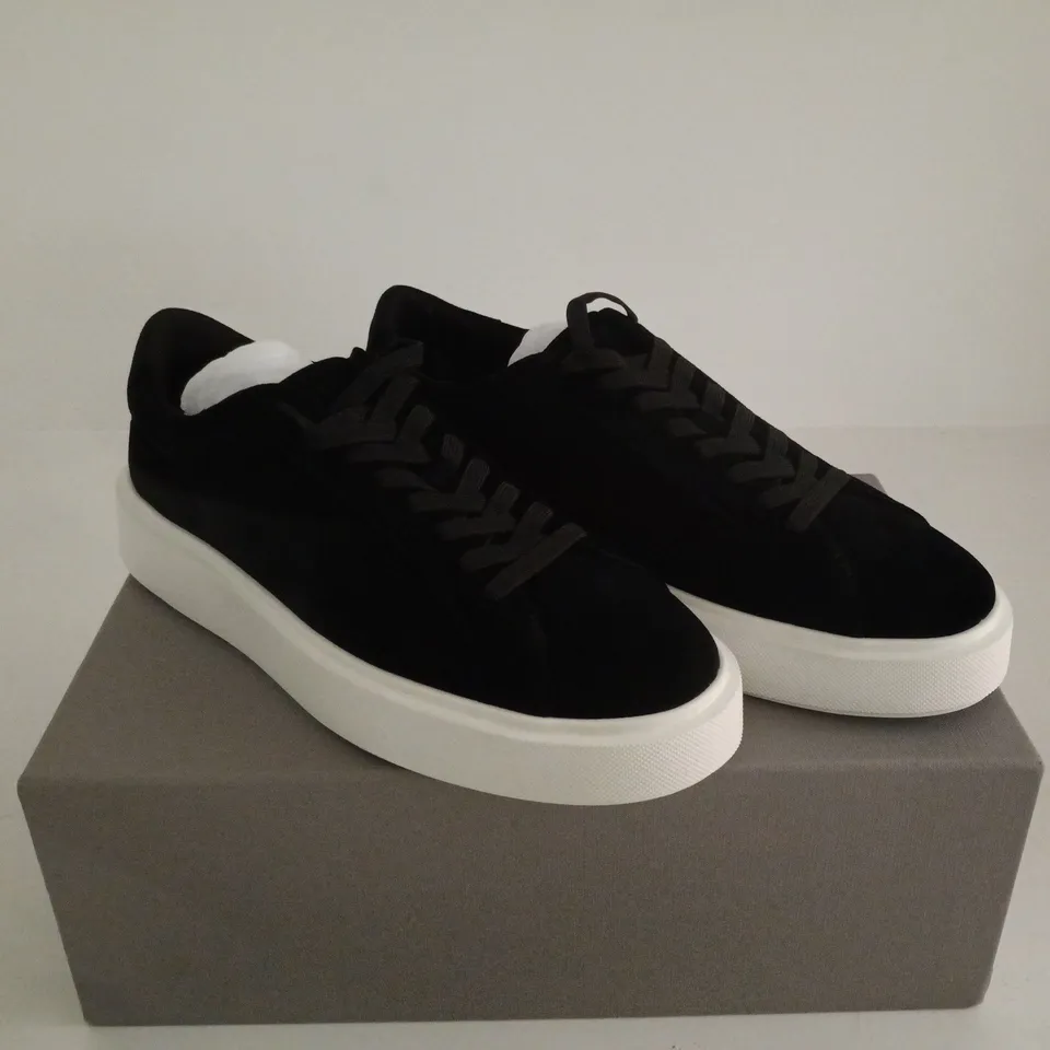 LEGEND BLACK TRAINERS UK 9 BOXED