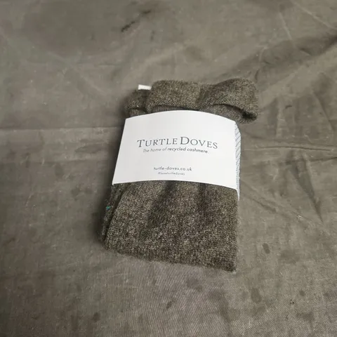 TURTLE DOVES CASHMERE FINGERELSS GLOVES IN WOODLAND GREEN