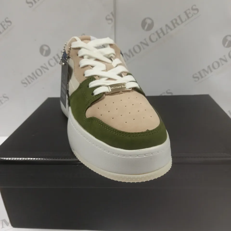 BOXED PAIR OF D FRANKLIN LIK32120 LOW COURT MICRO MULTI TRAINERS UK SIZE 5.5 