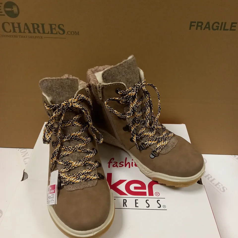 RIEKER LACE BOOT SIZE 6