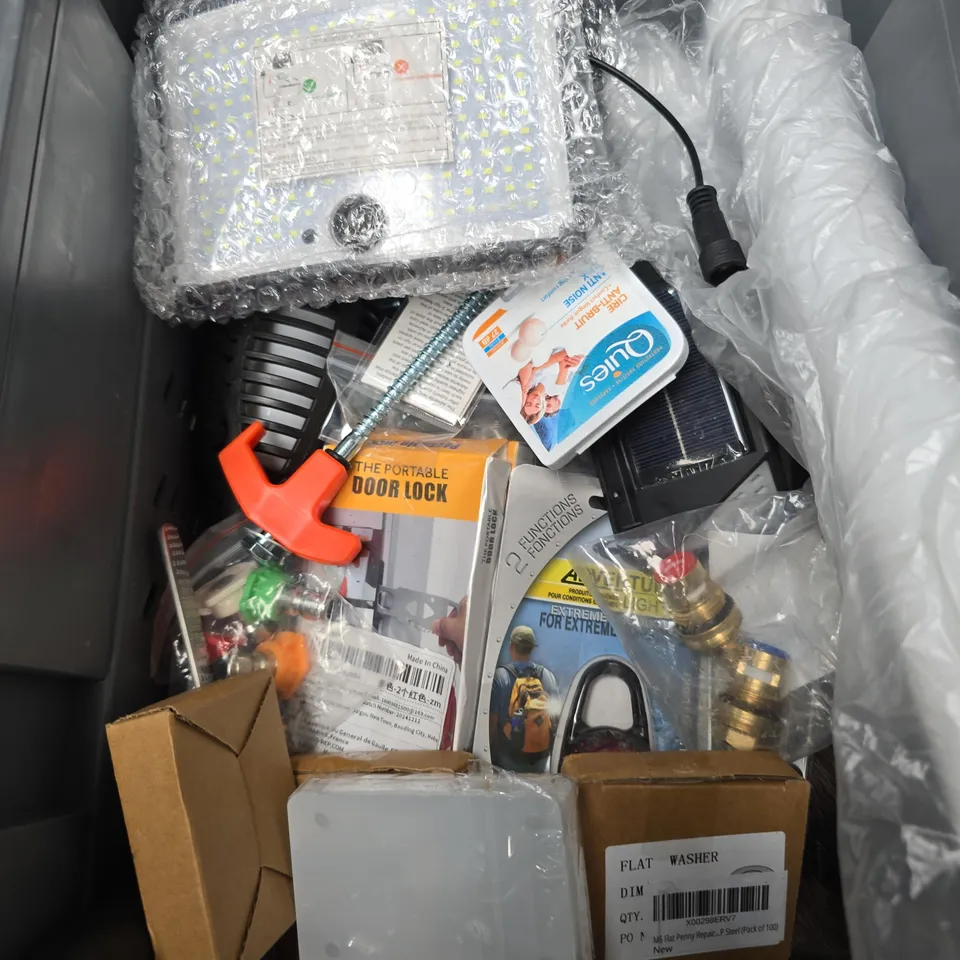 LOT OF APPROXIMATELY 20 ASSORTED HOUSEHOLD ITEMS