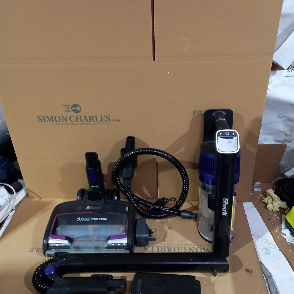 SHARK CORDLESS STICK VACUUM IZ390UKTQ