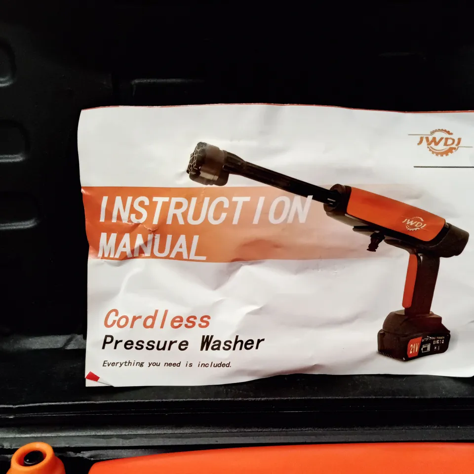 CORDLESS PRESSURE WASHER KIT IN CASE