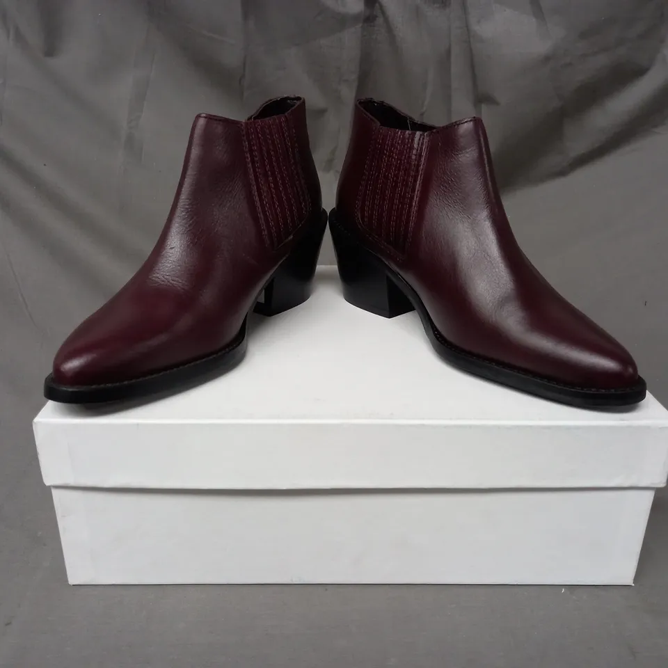 BOXED PAIR OF SOLEA ANKLE BOOTS IN WINE EU SIZE 36