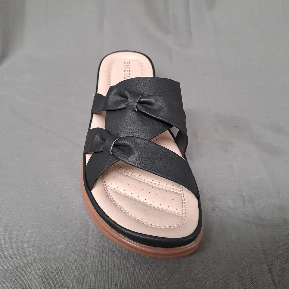 BOXED PAIR OF SIKETU OPEN TOE SANDALS IN BLACK EU SIZE 41
