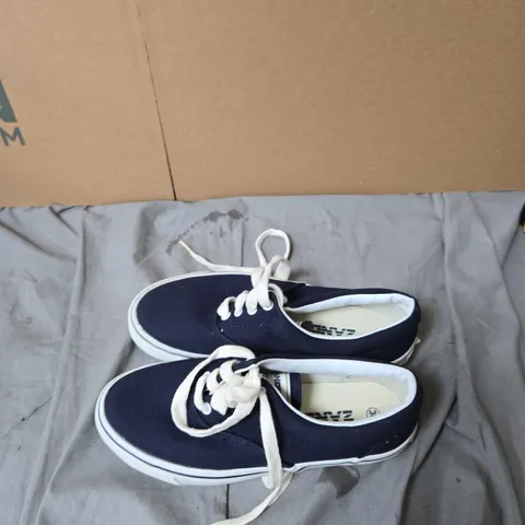 VANS NAVY BLUE CANVAS SNEAKERS – UK 5 (EU 38)