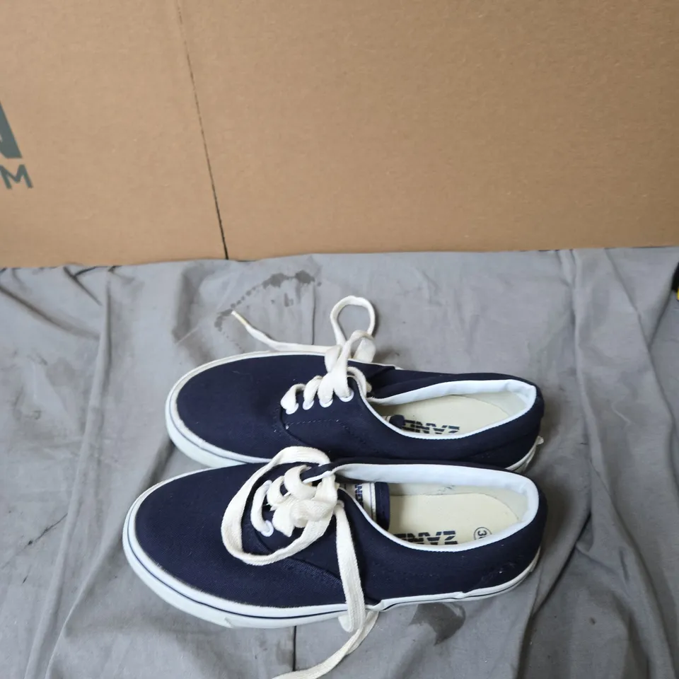 VANS NAVY BLUE CANVAS SNEAKERS – UK 5 (EU 38)