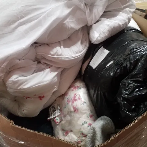 PALLET CONTAINING ASSORTED BEDDING, COVERS & FABRICS