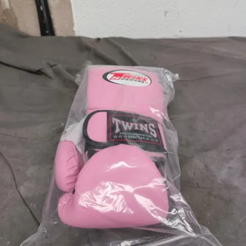 TWINS SPECIAL PINK BOXING GLOVES 14OZ