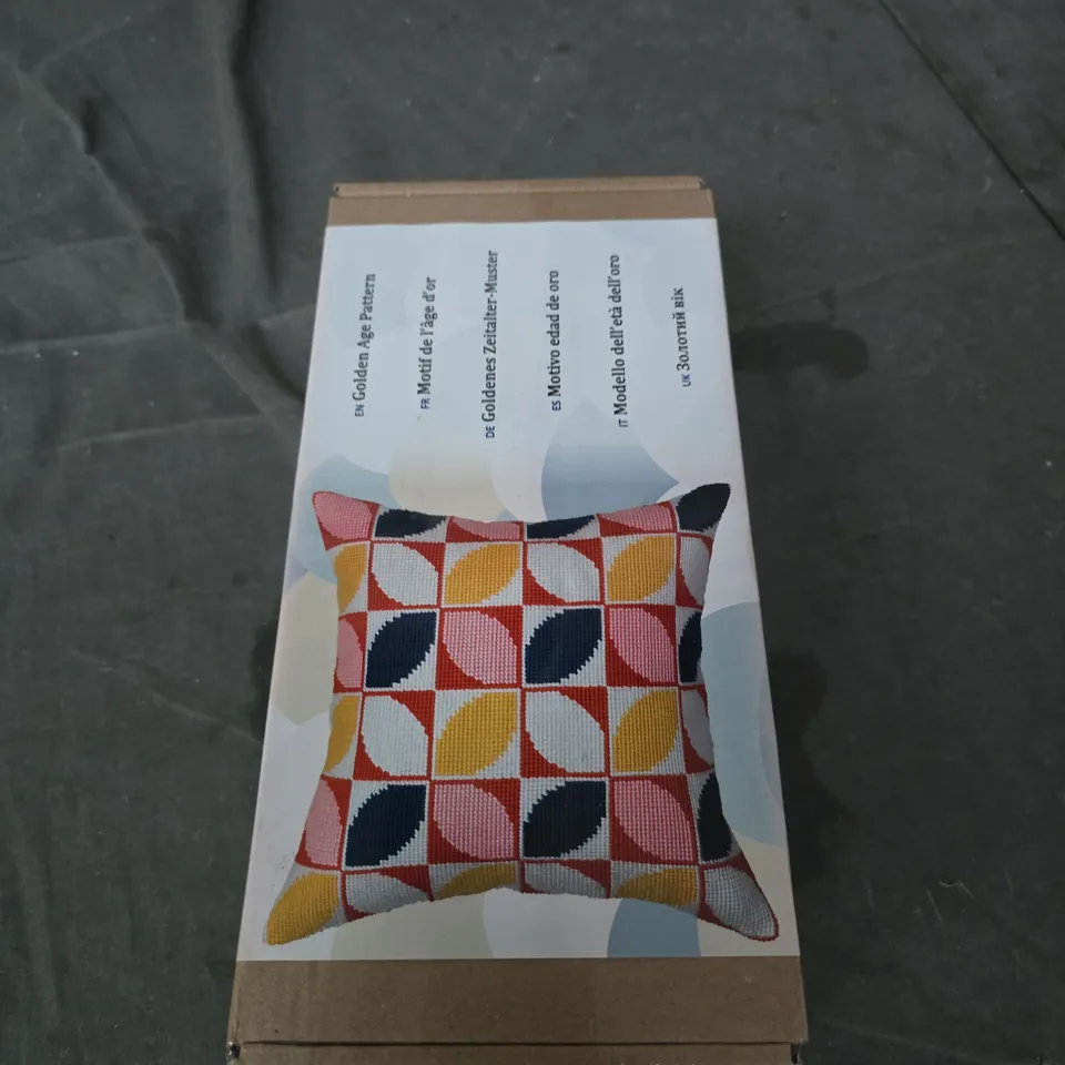 BOX OF APPROXIMATELY 10 ASSORTED ITEMS TO INCLUDE: A3 PAPER TRIMMER AND TAPESTRY KIT