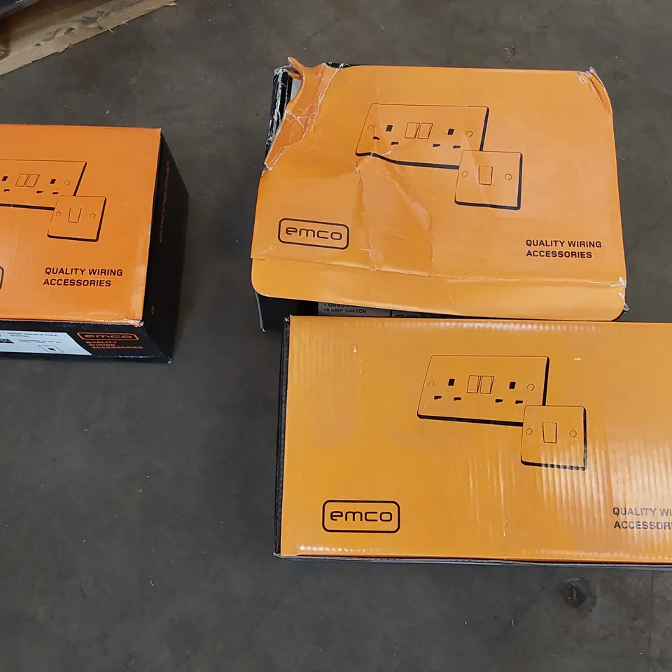 PALLET OF APPROXIMATELY  ASSORTED ELECTRICAL ITEMS/COMPONENTS TO INCLUDE: