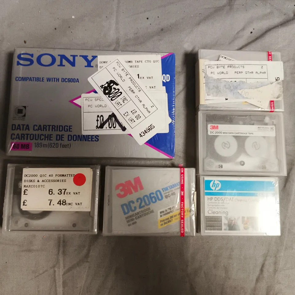 BOX OF APPROXIMATELY 20 ASSORTED COMPUTER/DATA CARTRIDGES IN VARIOUS MAKES AND MODELS