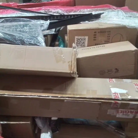 PALLET CONTAINING VARIOUS ASSORTED BOXED HOUSEHOLD ITEMS TO INCLUDE: MECHANICAL KEYBOARDS, CEILING LIGHTS AND LOTS MORE UNMARKED BOXED ITEMS 