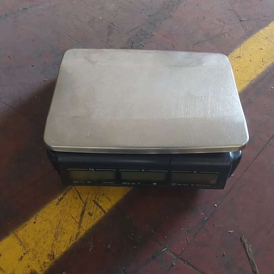 AVERY BERKEL DIGITAL SCALE
