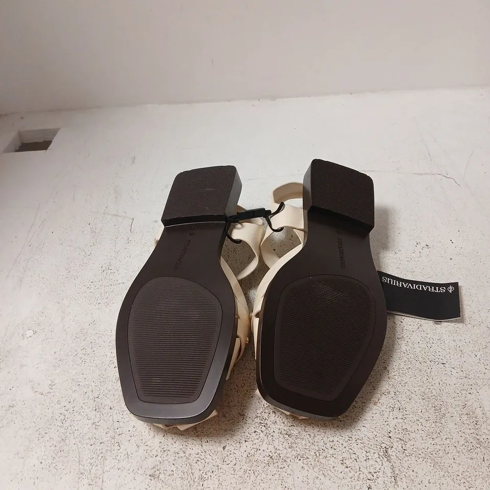 STRADIVARIUS BEIGE SANDALS – UK 5 (EU 38) LEATHER-LOOK, SIZE