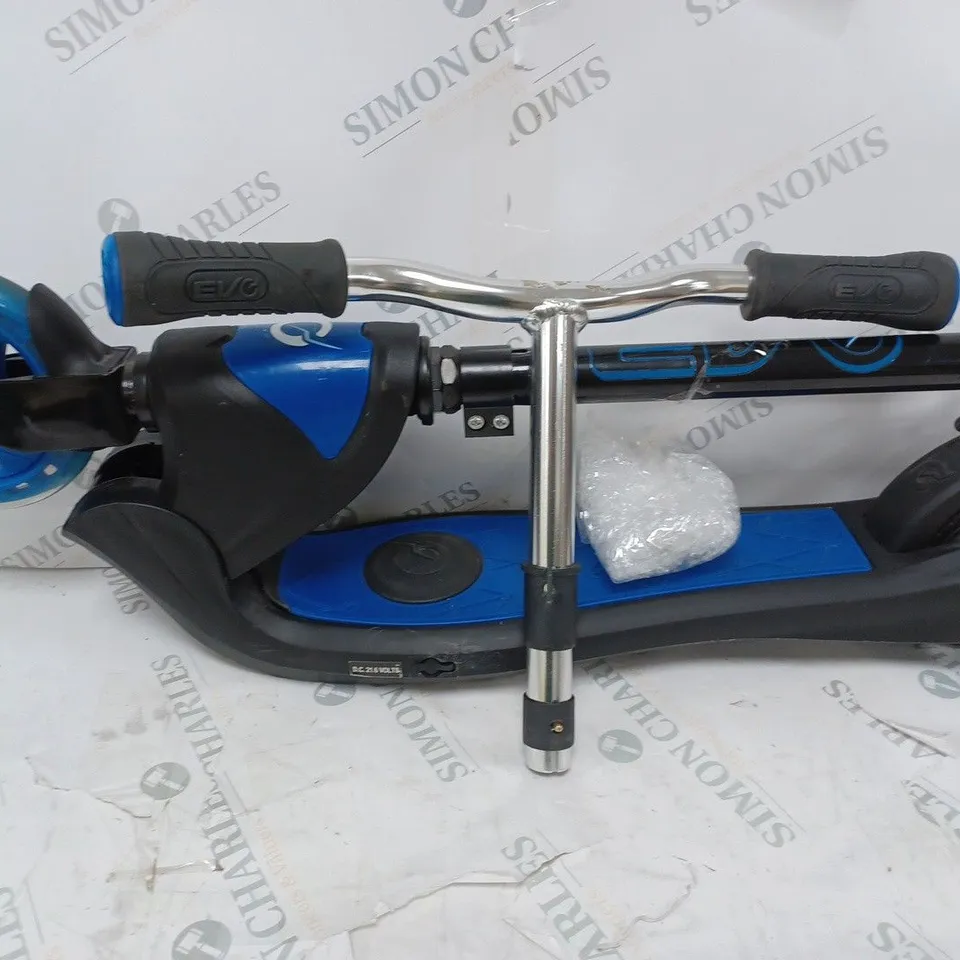 BOXED EVO VT2 E-SCOOTER BLACK/BLUE  RRP £159.99