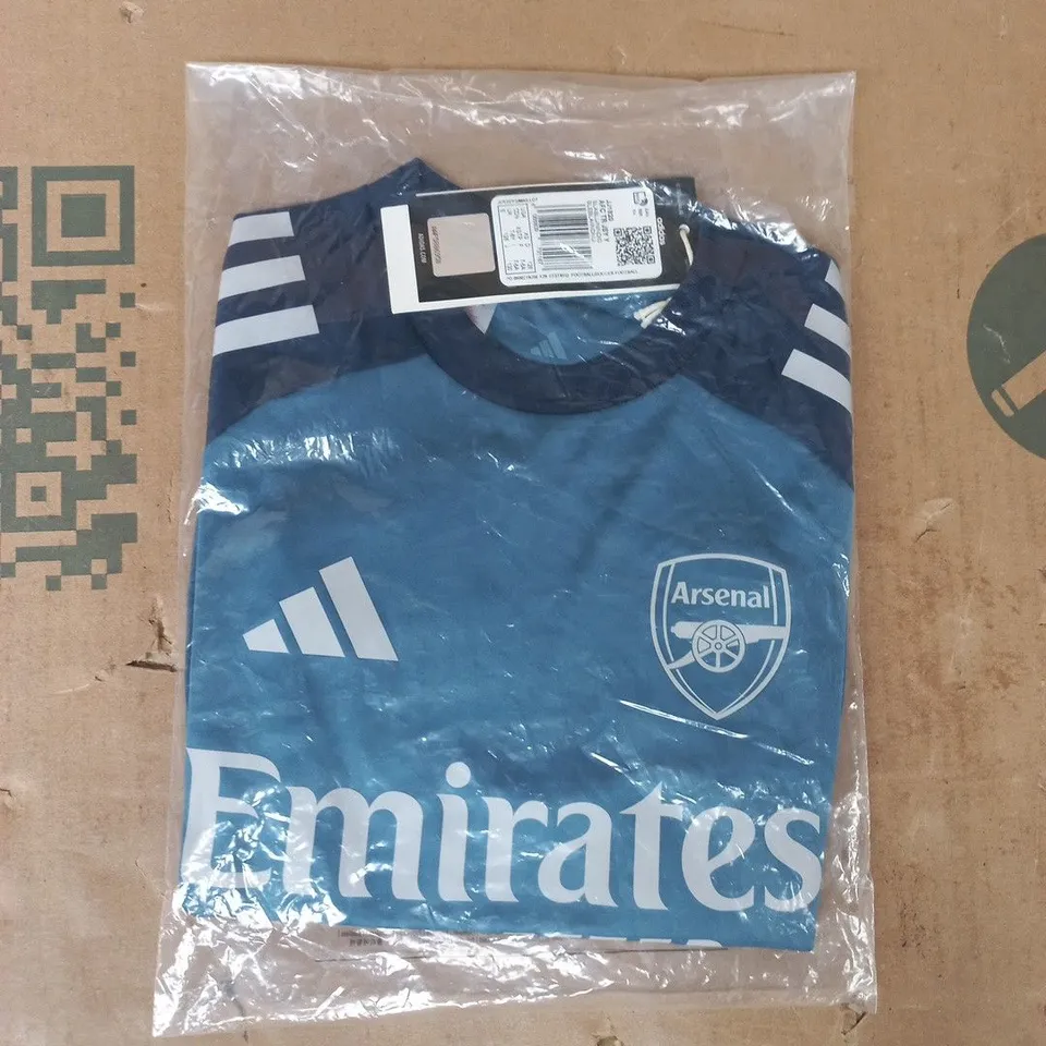 BAGGED ADIDAS ARSENAL TRAINING JERSEY IN BLUE/NAVY SIZE 7-8 YEARS