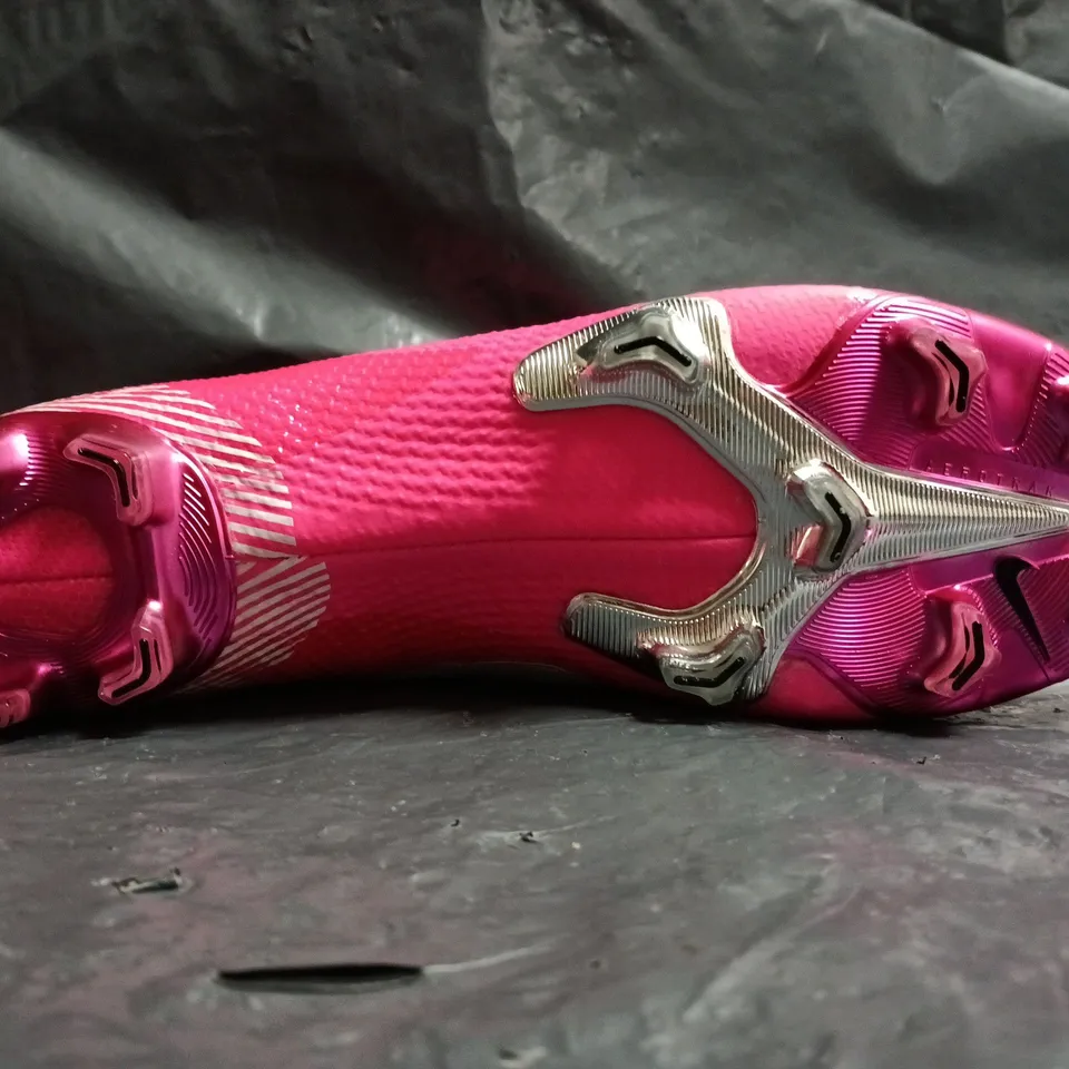 PAIR OF NIKE MERCURIAL VAPOR 13 FOOTBALL BOOTS IN PINK SIZE UK 7