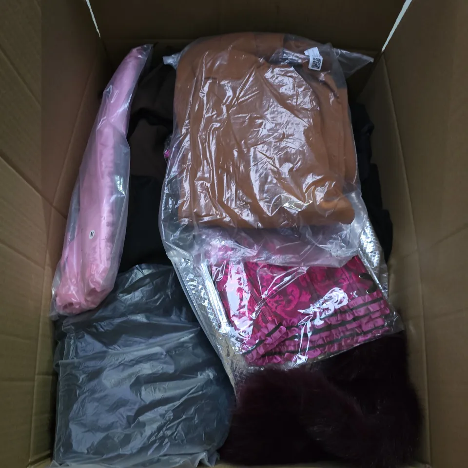 APPROXIMATELY 25 ASSORTED CLOTHING AND FASHION PRODUCTS IN VARIOUS STYLES AND SIZES - COLLECTION ONLY