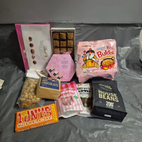 APPROXIMATELY 15 ASSORTED FOOD AND DRINK PRODUCTS TO INCLUDE - BULDAK HOT CHICKEN CARBONARA RAMEN - CANDY KITTENS ETON MESS - TONY'S CHOCOLONELY - ETC