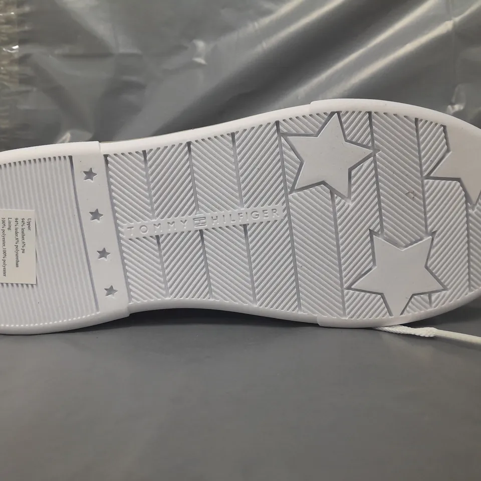 BOXED PAIR OF TOMMY HILFIGER BAR COURT SHOES IN WHITE SIZE 5