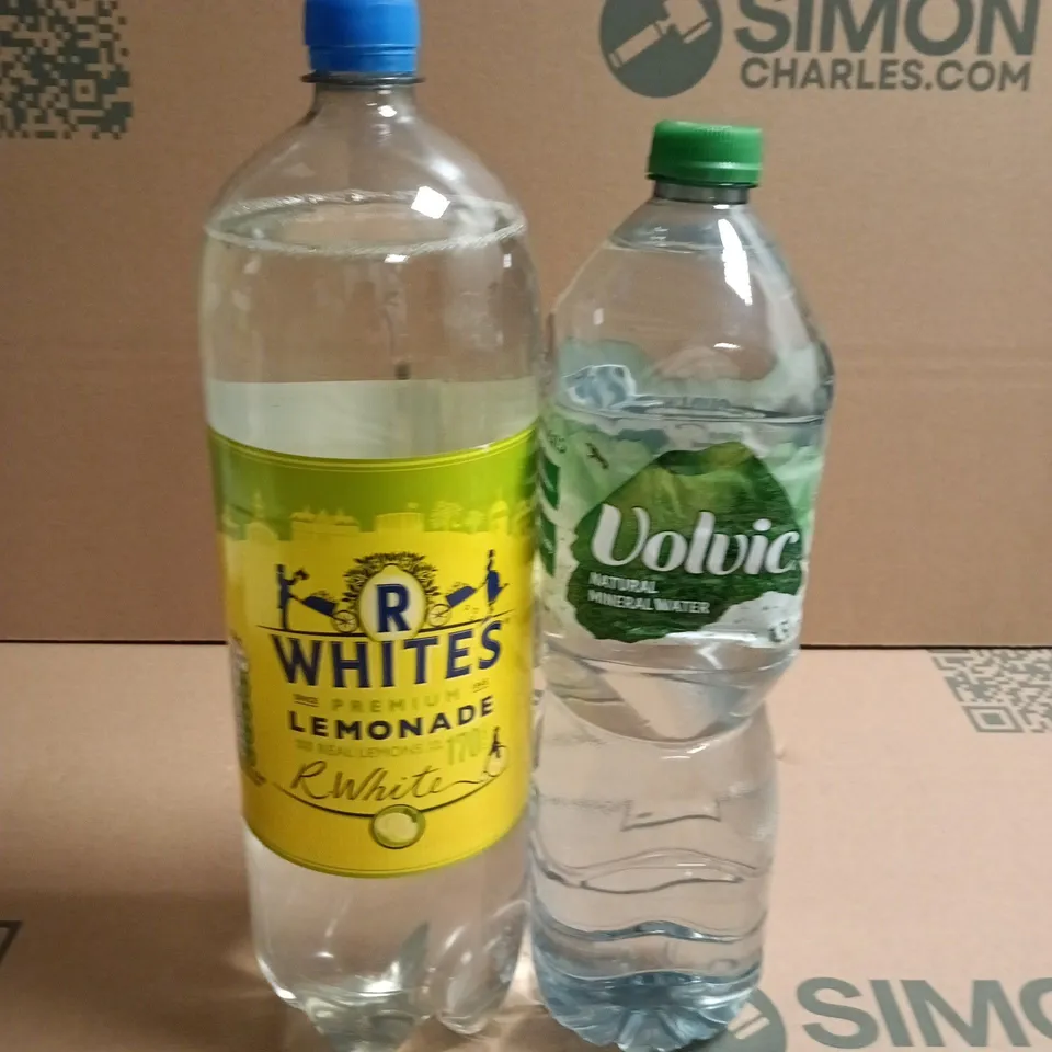 APPROX 5 BOTTLES OF ASSORTED DRINKS TO INCLUDE - R WHITES PREMIUM LEMONADE & VOLVIC NATURAL MINERAL WATER 