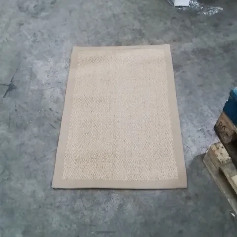 QUALITY DESIGNER AREA RUG - APPROXIMATELY 90X60CM