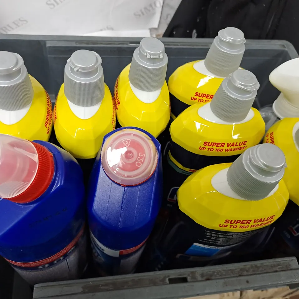 GROUP OF ASSORTED CLEANING ITEMS , ACCESSORIES 