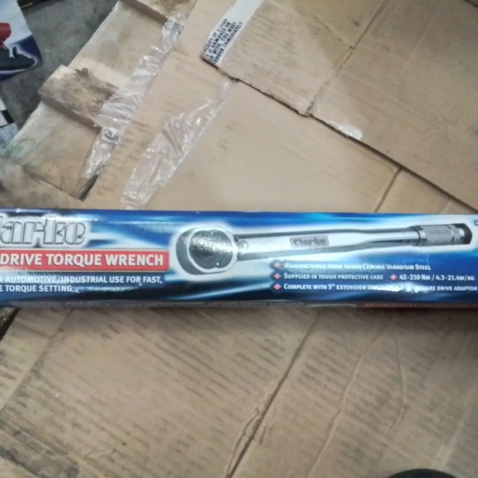 BOXED CLARKE 1/2" DRIVE TORQUE WRENCH.