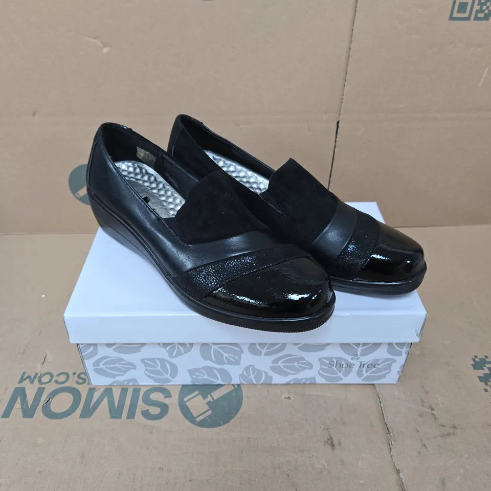  SHOE TREE COMFORT NERISSA WOMEN'S BLACK SLIP-ON SHOES - 7