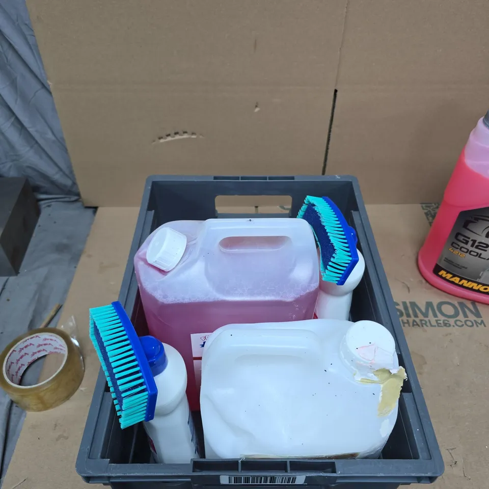 TOTE OF APPROXIMATELY 6 ASSORTED LIQUIDS TO INCLUDE:  MANNOL G12+ COOLANT 5L