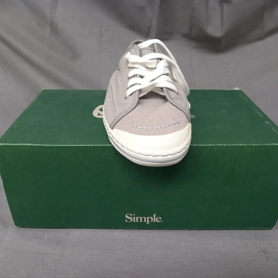 BOXED PAIR OF SIMPLE SATIRE CANVAS SNEAKERS IN GREY SIZE 4