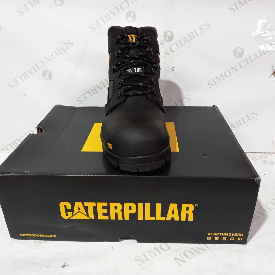 BOXED PAIR OF CATERPILLAR BOOTS IN BLACK UK SIZE 8